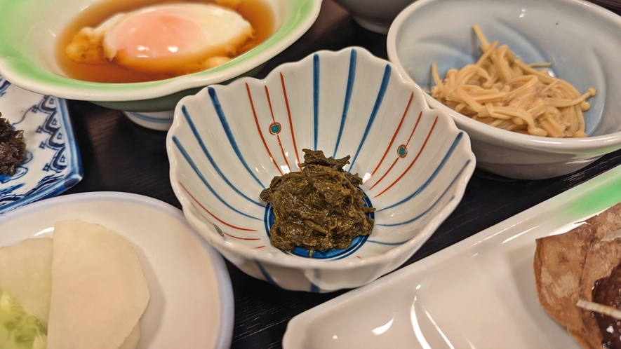 *朝食一例/当館名物「お茶の葉の佃煮」～お茶の香りがほんのりと香る一品。ご飯との相性も◎～