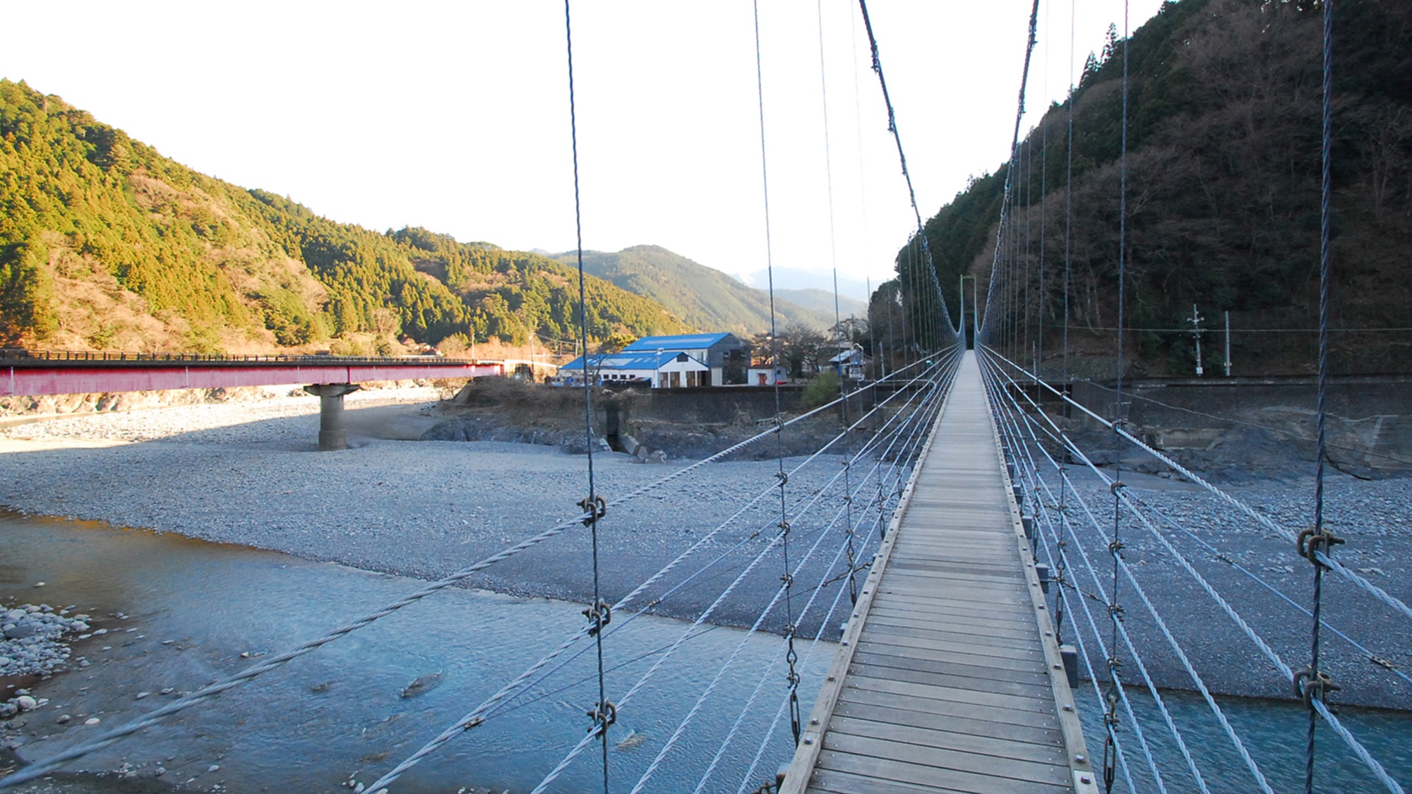 *川根両国つり橋/真横には南アルプスあぷとラインも走ります。