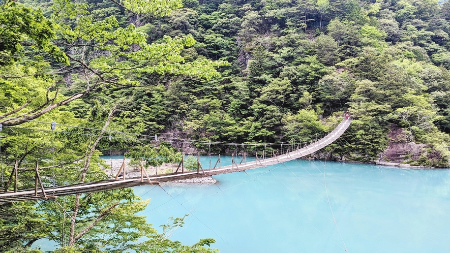 *夢の吊り橋/当館からはおよそ1.7km。寸又峡を代表する観光名所。