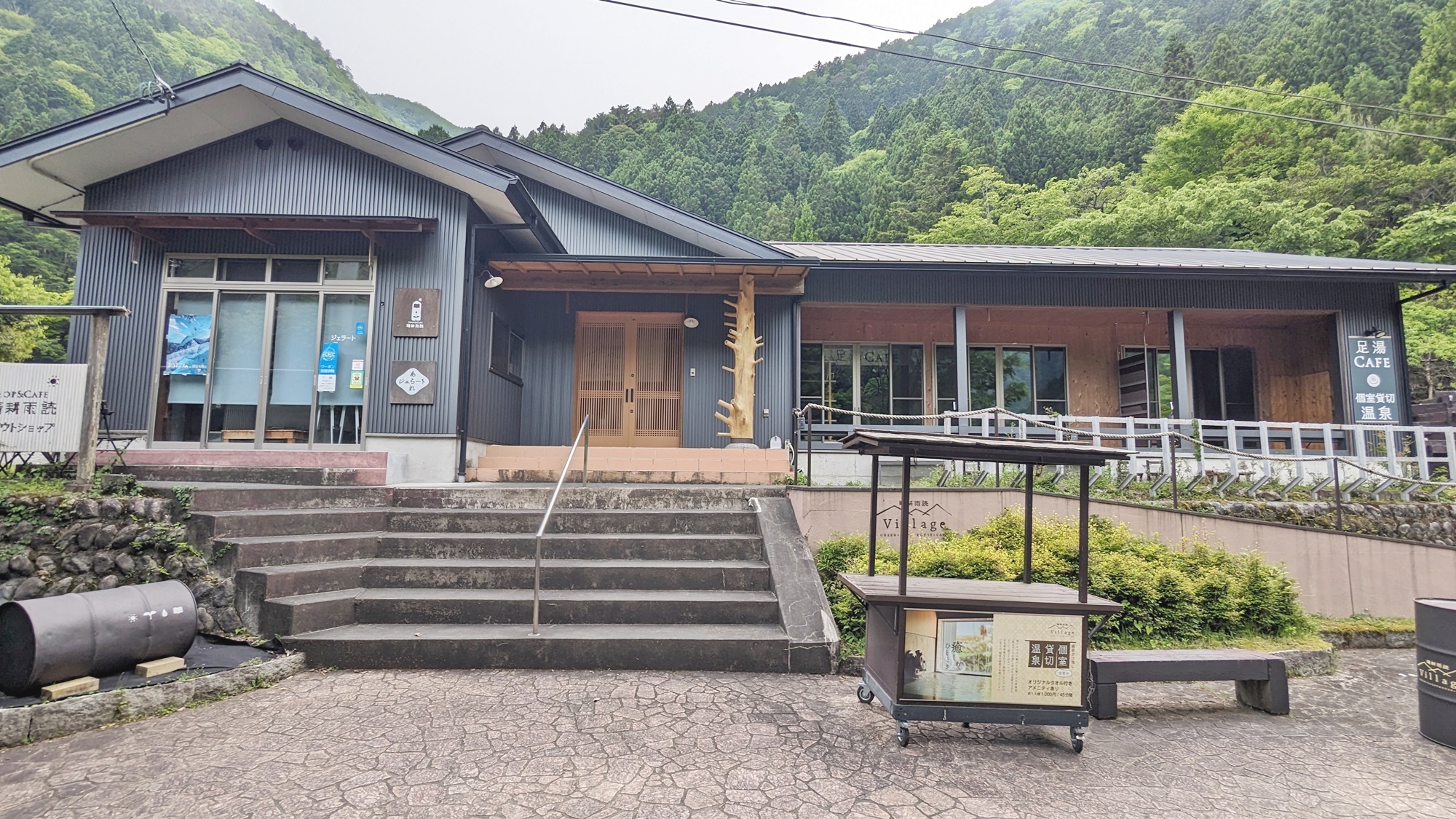 *寸又峡の風景/エリア内には足湯CAFEもございます。