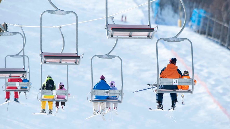 **直営「蔵王ライザワールドスキー場」はファミリーに人気なゲレンデです（写真はイメージ）