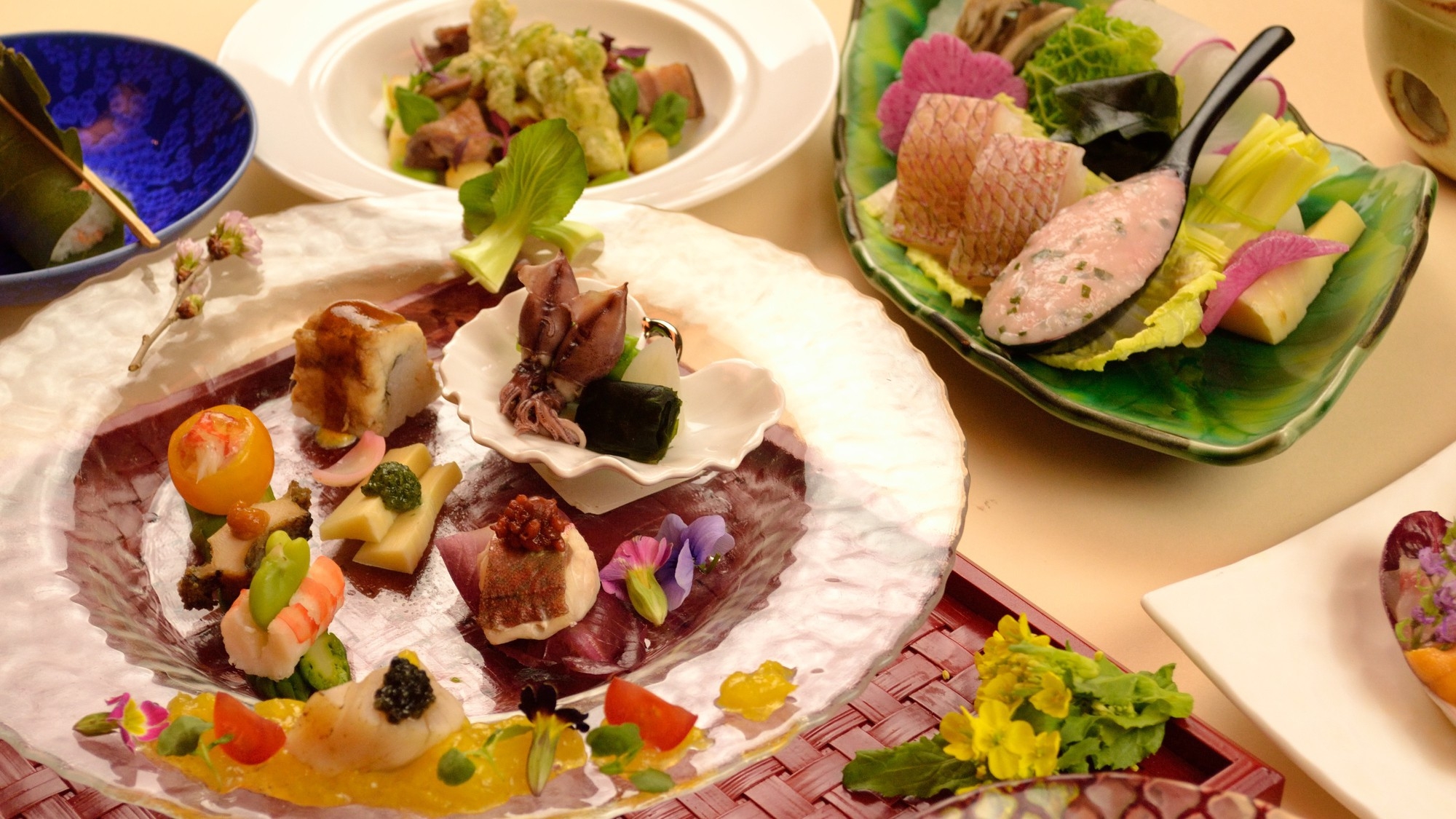 旬の季節会席　季節の食材を使用した四季折々のお料理に舌鼓