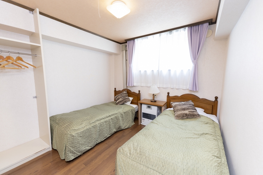 コンドミニアム・コテッジ　素泊まりプラン　3000坪の庭・テニスコート3面・BBQコンロ付き