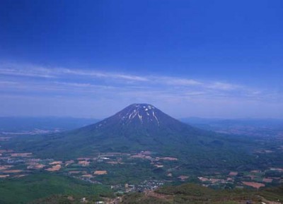 アンヌプリ頂上から　羊蹄山を望む