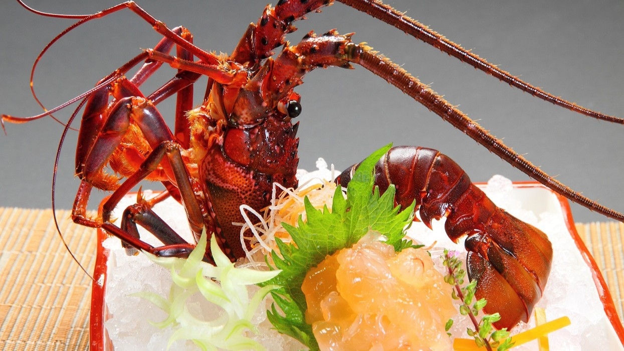 【プールと温泉で少し早めの夏休み！】〜伊勢海老・鮑！丸々1匹コース〜