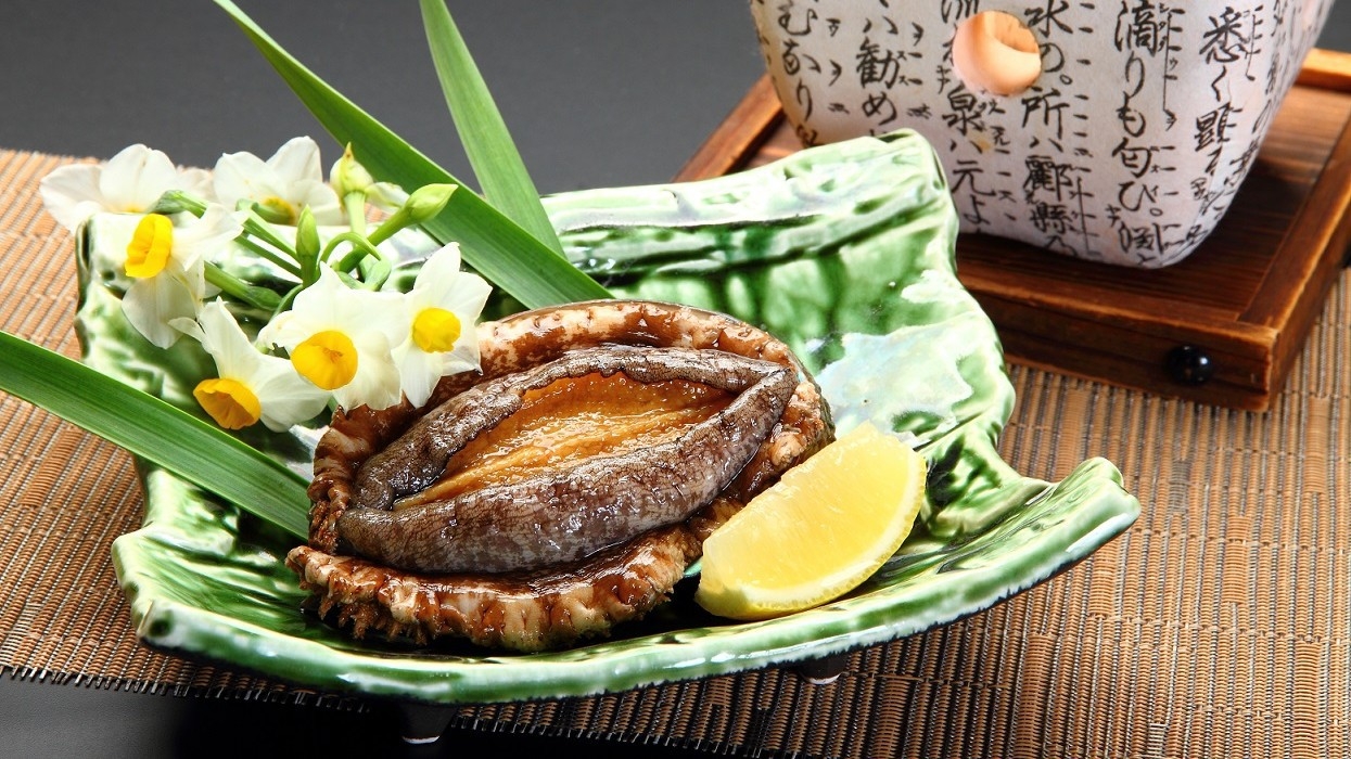 【プールと温泉で少し早めの夏休み！】〜鮑踊焼と伊勢海老お造りコース〜