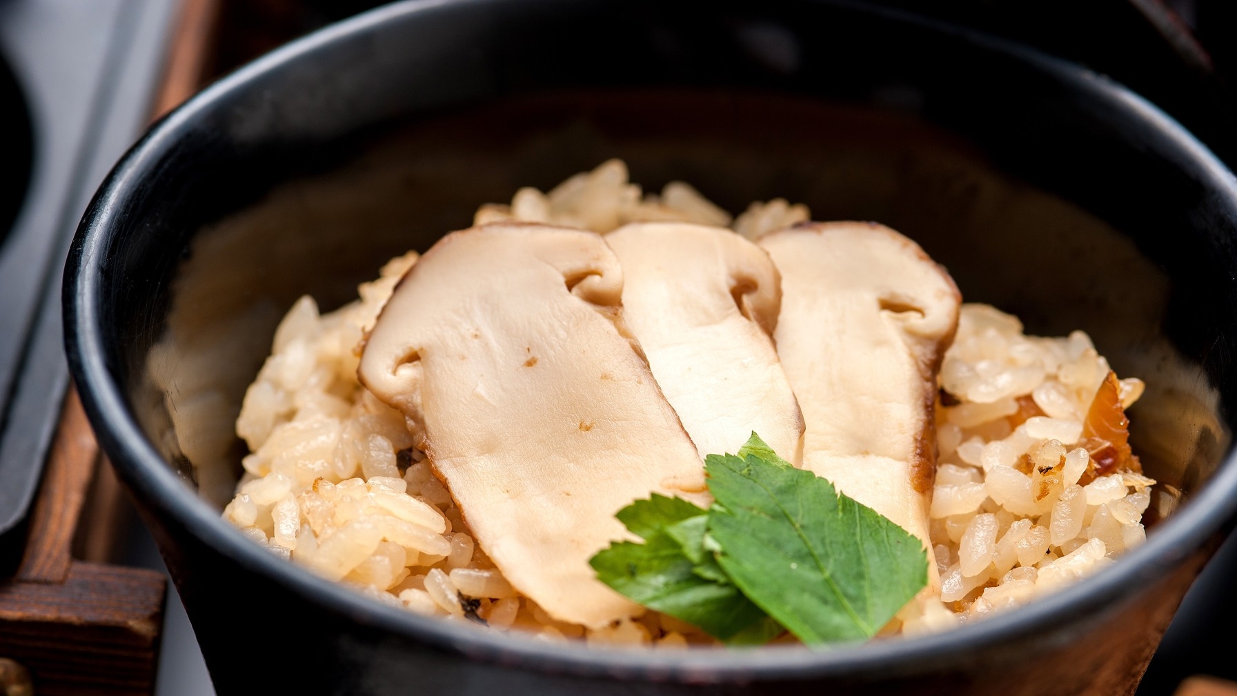【半個室で味わう〜秋の味覚御膳〜焼松茸と鮑と伊勢海老〜】＜お日にち限定＞