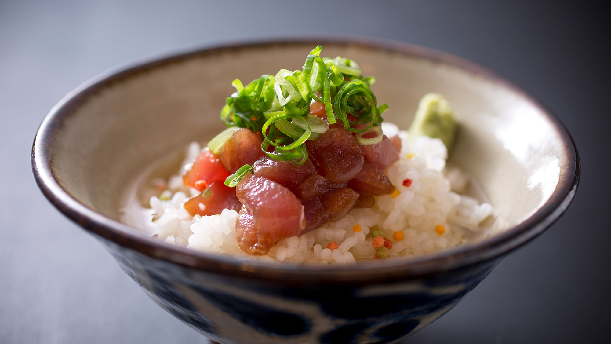 最後は漁師丼。　特製ソースに漬けた刺身とご飯を！６月から９月