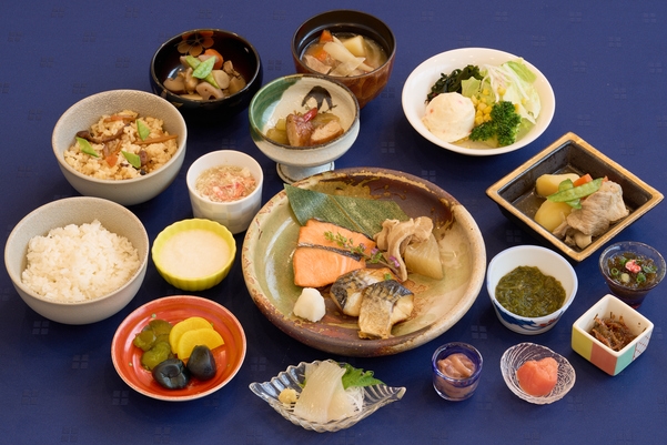 【朝食付】60品以上の豊富なメニュー♪函館名物イカ刺・ザンギやホテル特製プリン♪