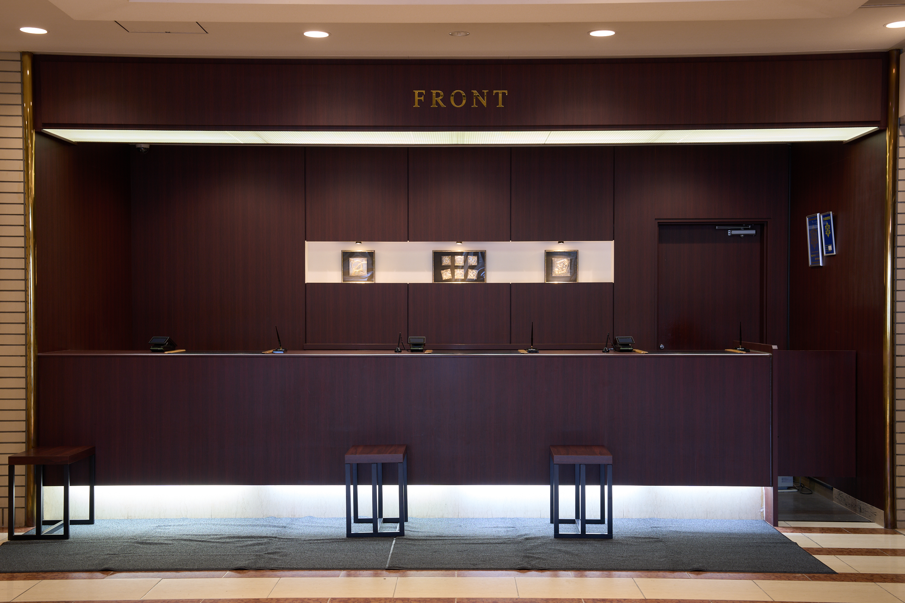 フロントカウンター