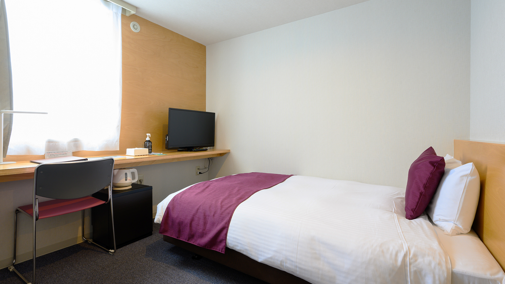 シングル│13～14㎡のゆったりとしたシングルルーム。Wi-Fi接続無料