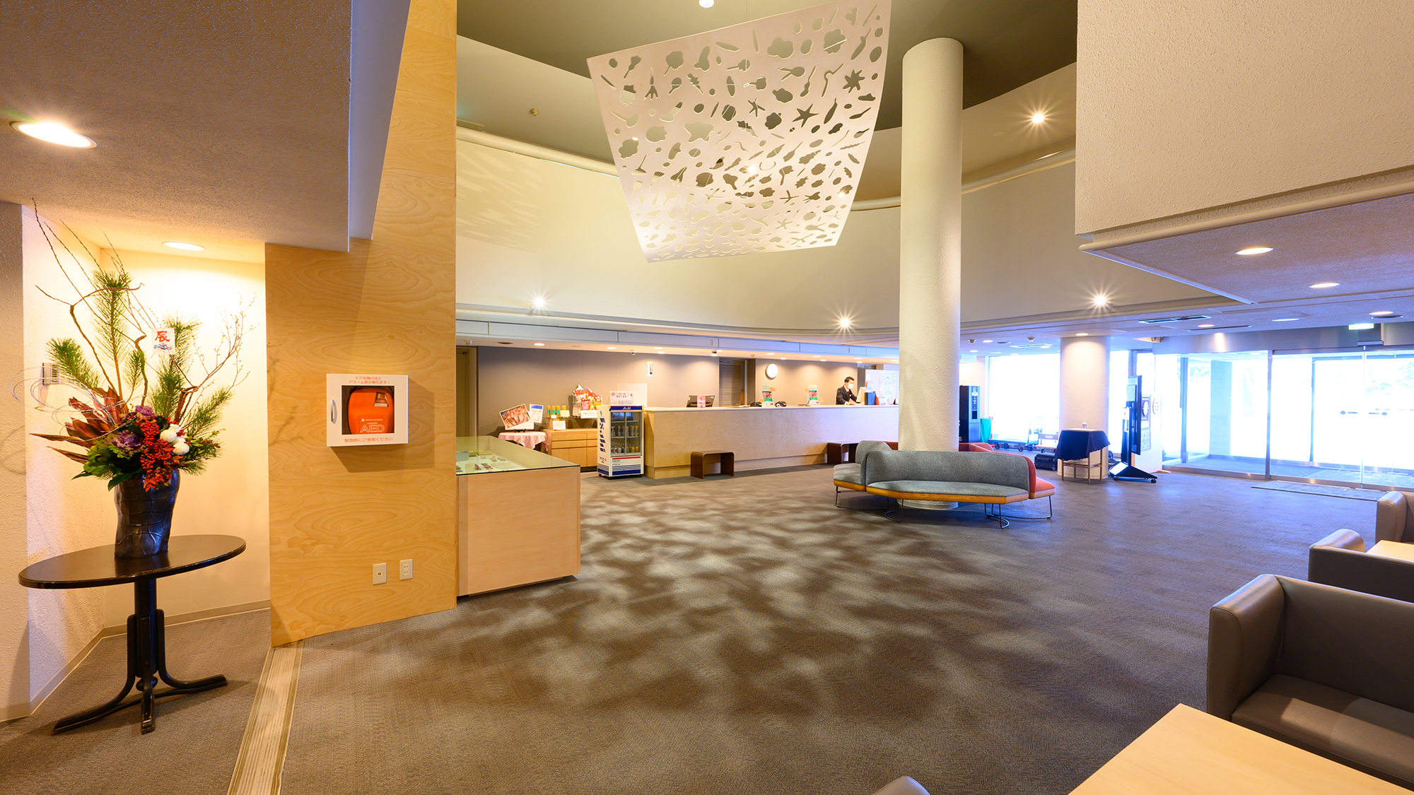 ロビー│開放感のある広々としたロビーです