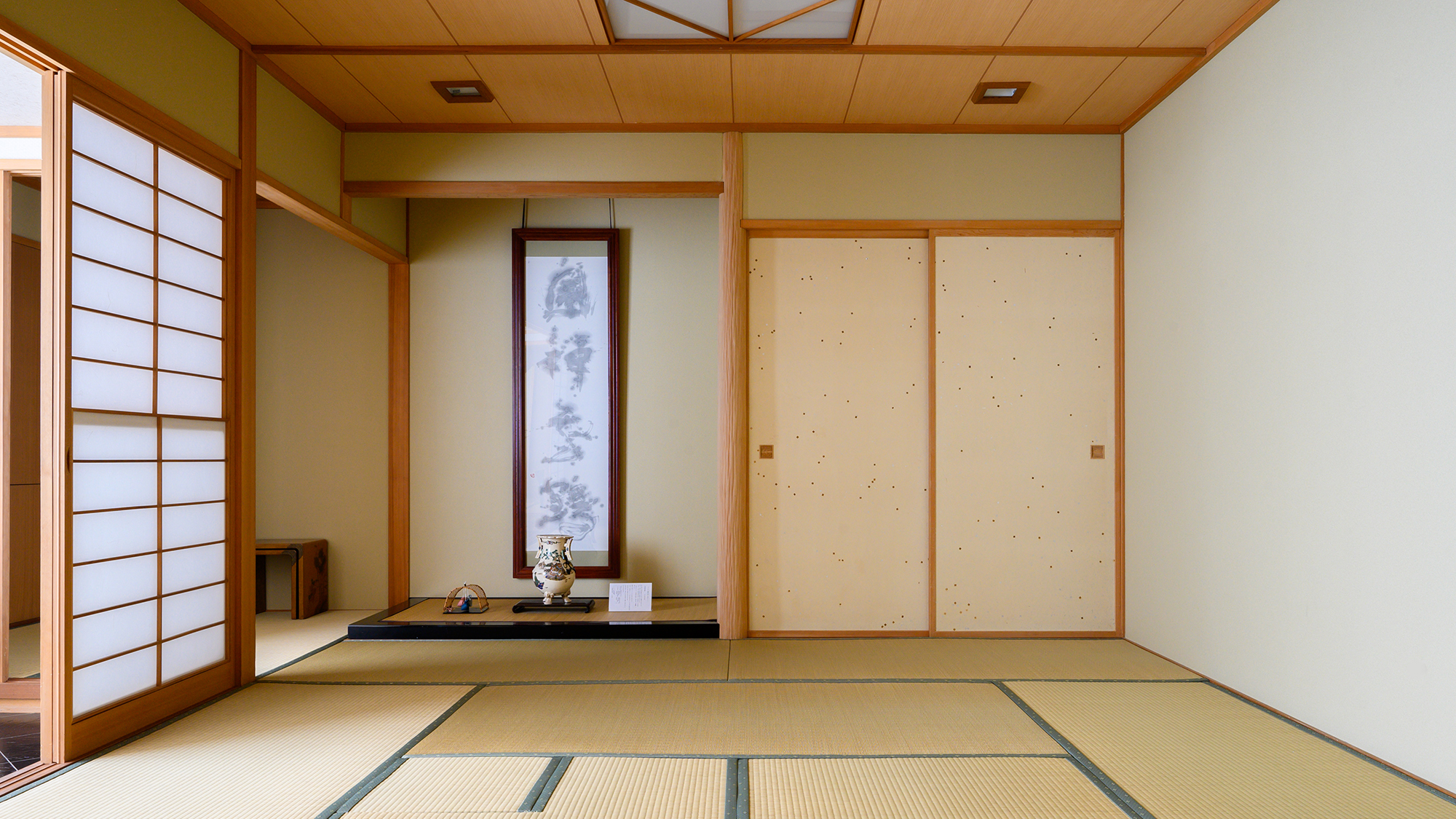 鶴の間│清潔感のある客室