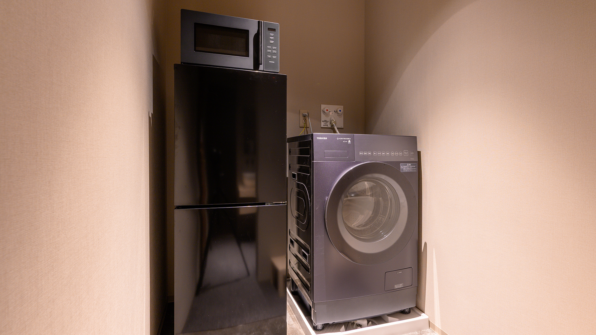 スイート│冷蔵庫・洗濯機・電子レンジを完備！長期滞在にも便利です