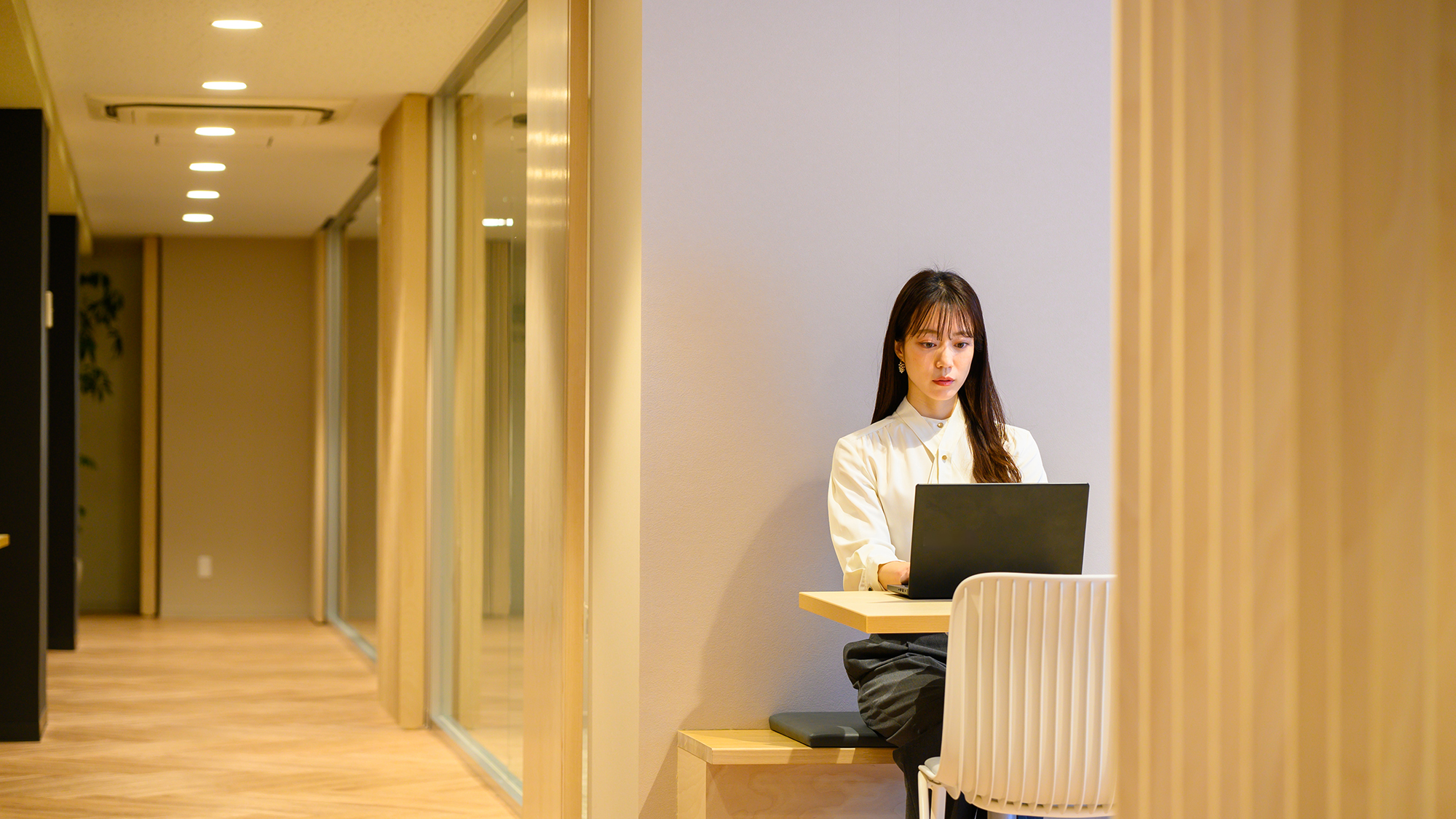 館内│ちょっとしたお仕事でもご利用いただけるワークスペース。Wi-Fi接続無料