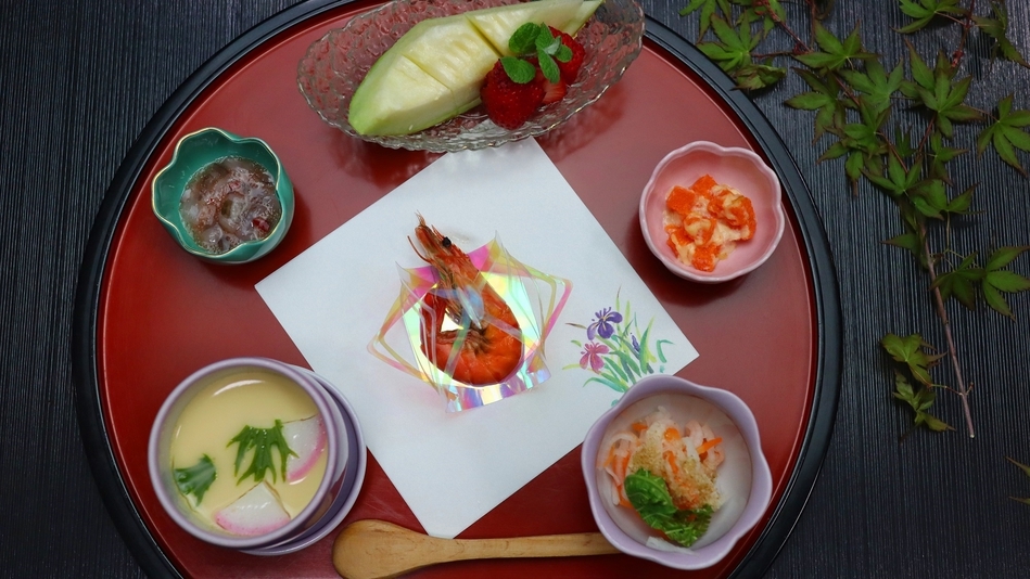 【期間限定 × 旅行支援３０００円ＯＦＦ】＜夕食部屋食 ＞旬会席に季節の小鉢半月盆盛付
