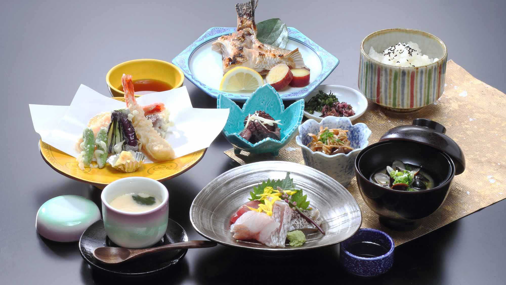 【2食付き】割烹の料理長が作るお食事はおいしいと評判！リーズナブルに日本海の幸をお楽しみください！