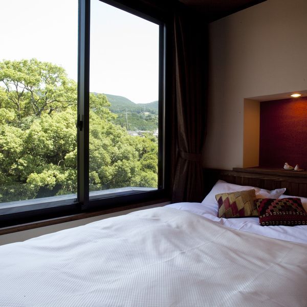 [Pink] Relaxing time in a bed overlooking the Ureshino River and greenery