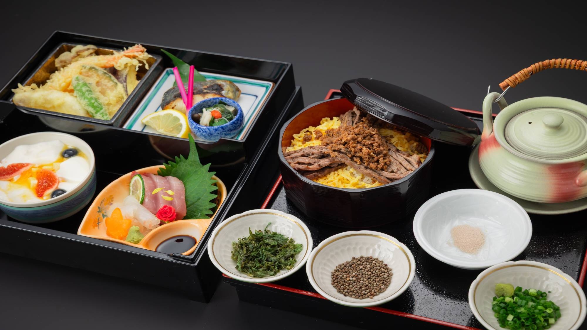 ■お部屋で箱膳■しまね和牛まぶしと出雲蕎麦　ご朝食はお食事会場で和定食を御用意