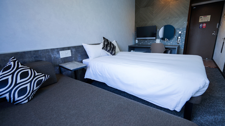 ソファ付きセミダブルルーム