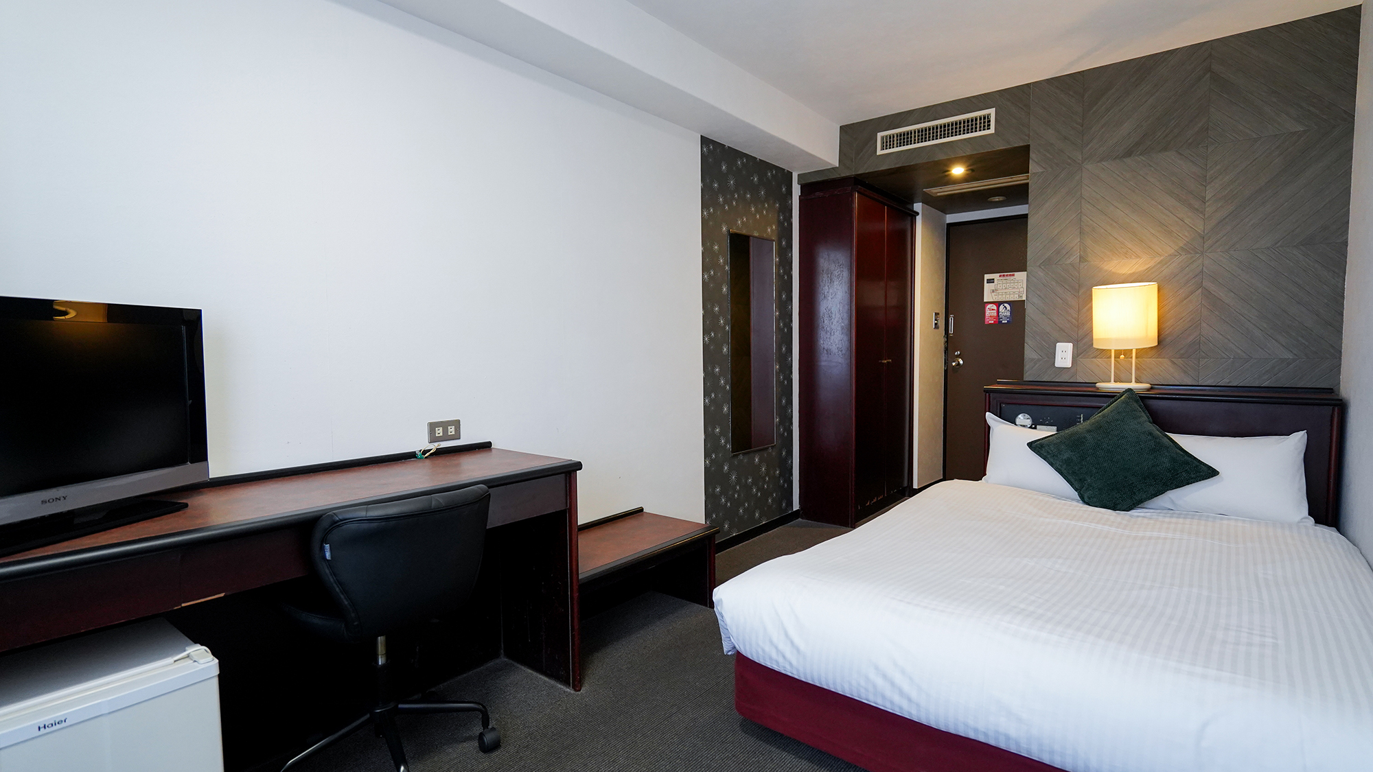 セミダブルルーム