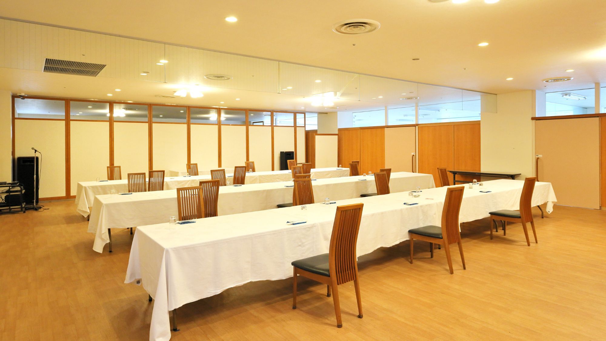 ◆【会議室】中ホール「ブルーベリー」