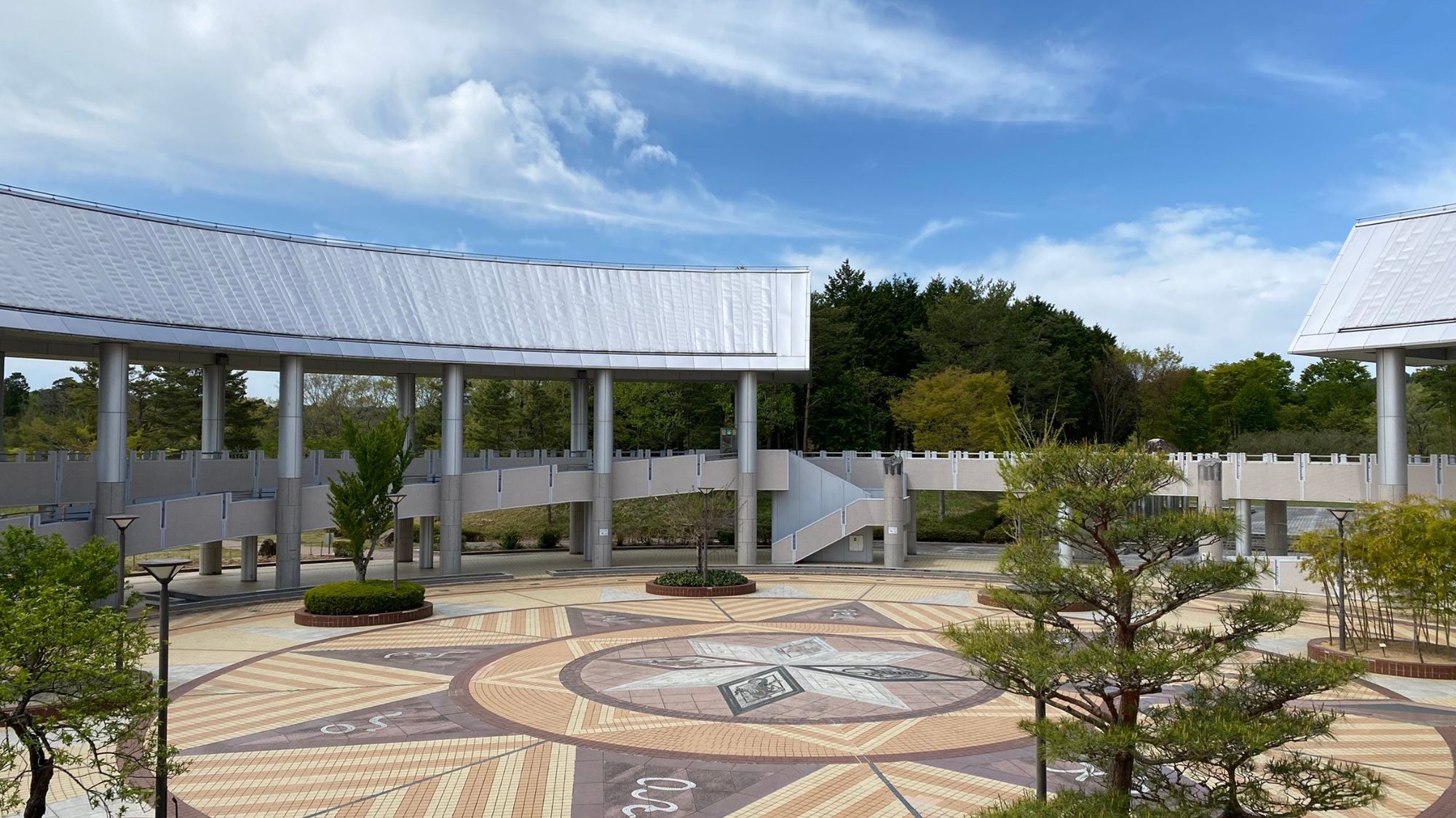 ◆【ホテル外観】（岡山県のほぼ中央に位置する「吉備高原都市」内にある便利な立地