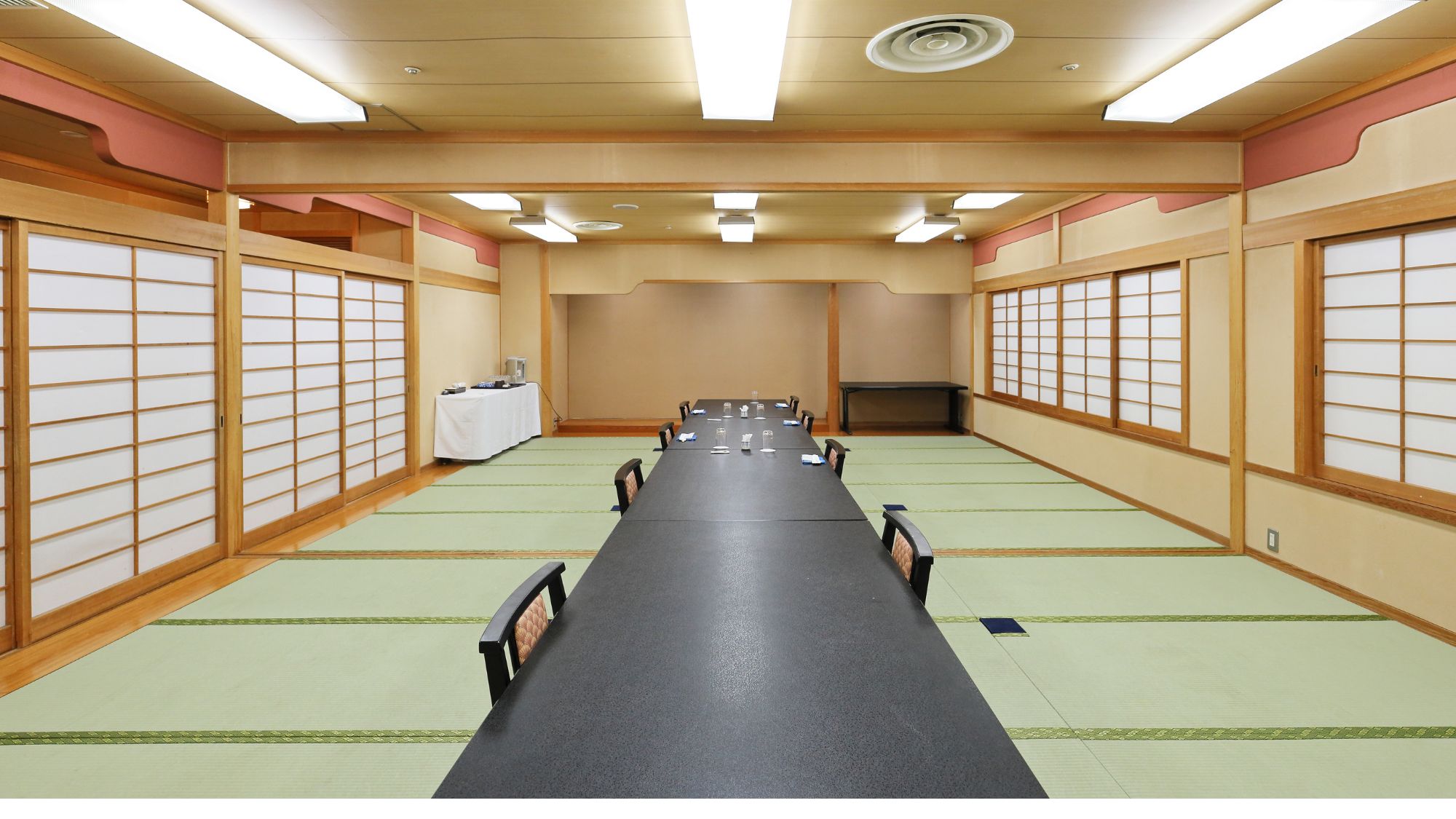 ◆【会議室】個室宴会場「鬼楽の間」小グループから５０名様程度までのご宴会にご利用いただけます。