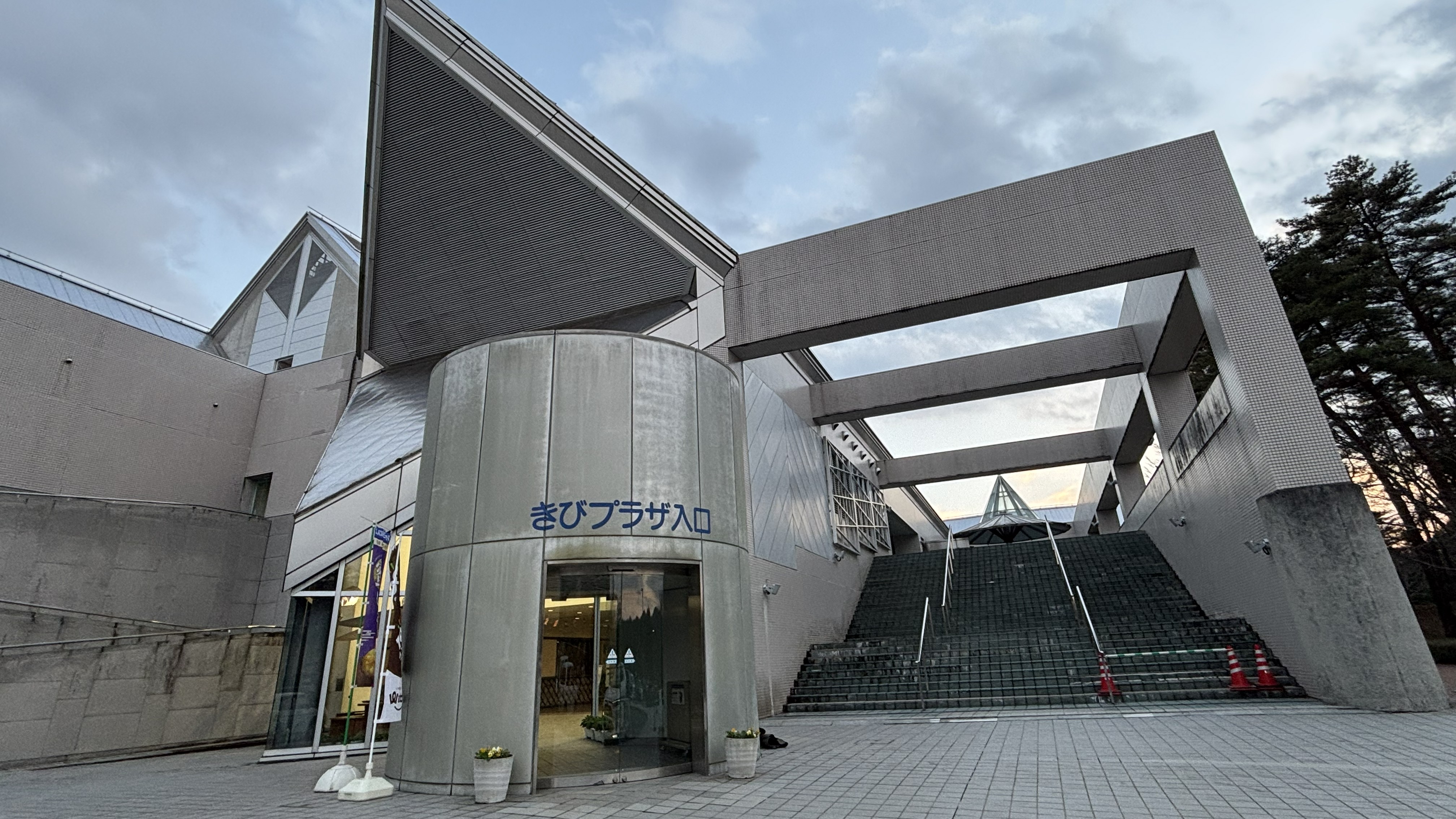 【外観】当ホテルはきびプラザ内3Fにございます。
