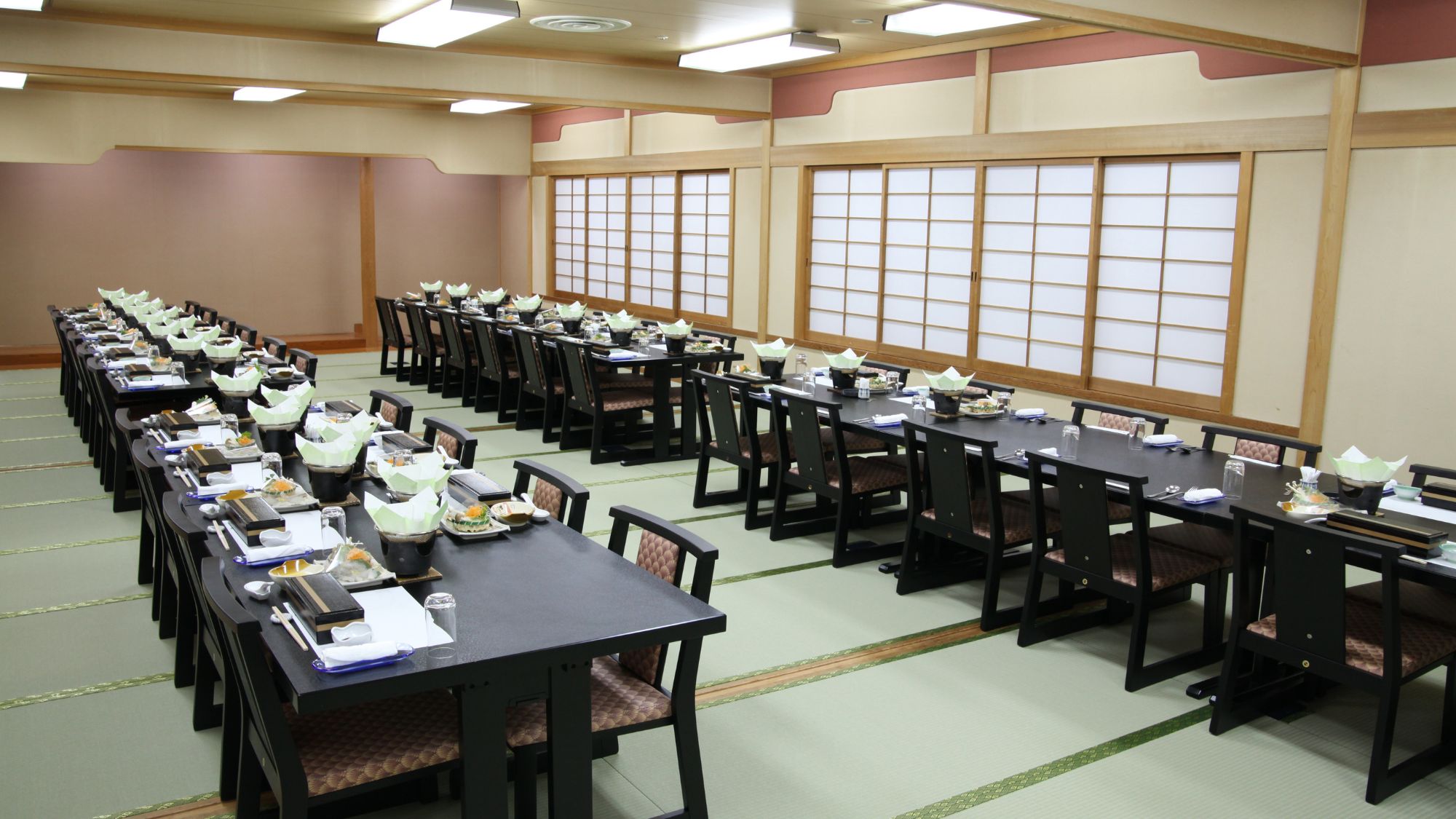 ◆【会議室】小グループから５０名様程度までのご宴会にご利用いただけます。