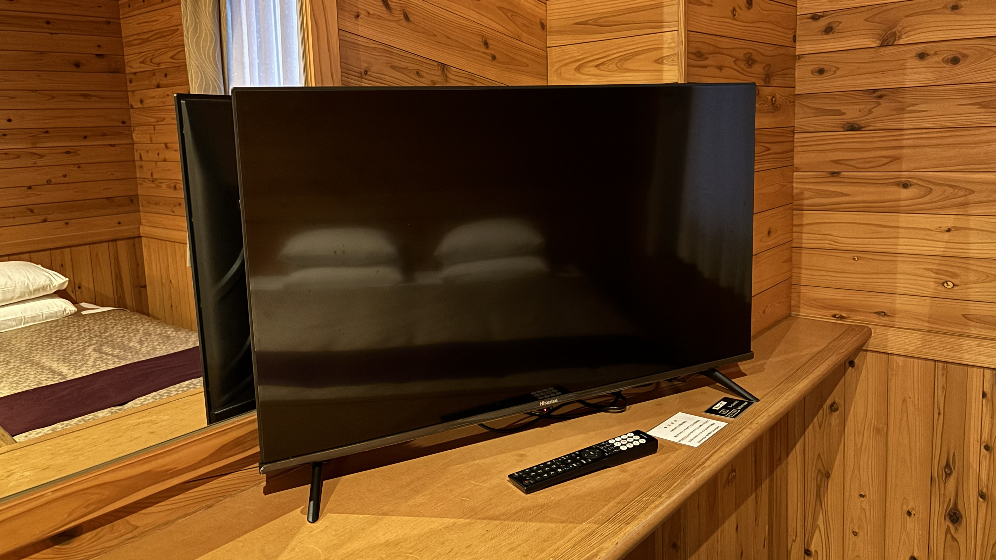 【客室備品】お部屋にはスマートテレビを設置しております。
