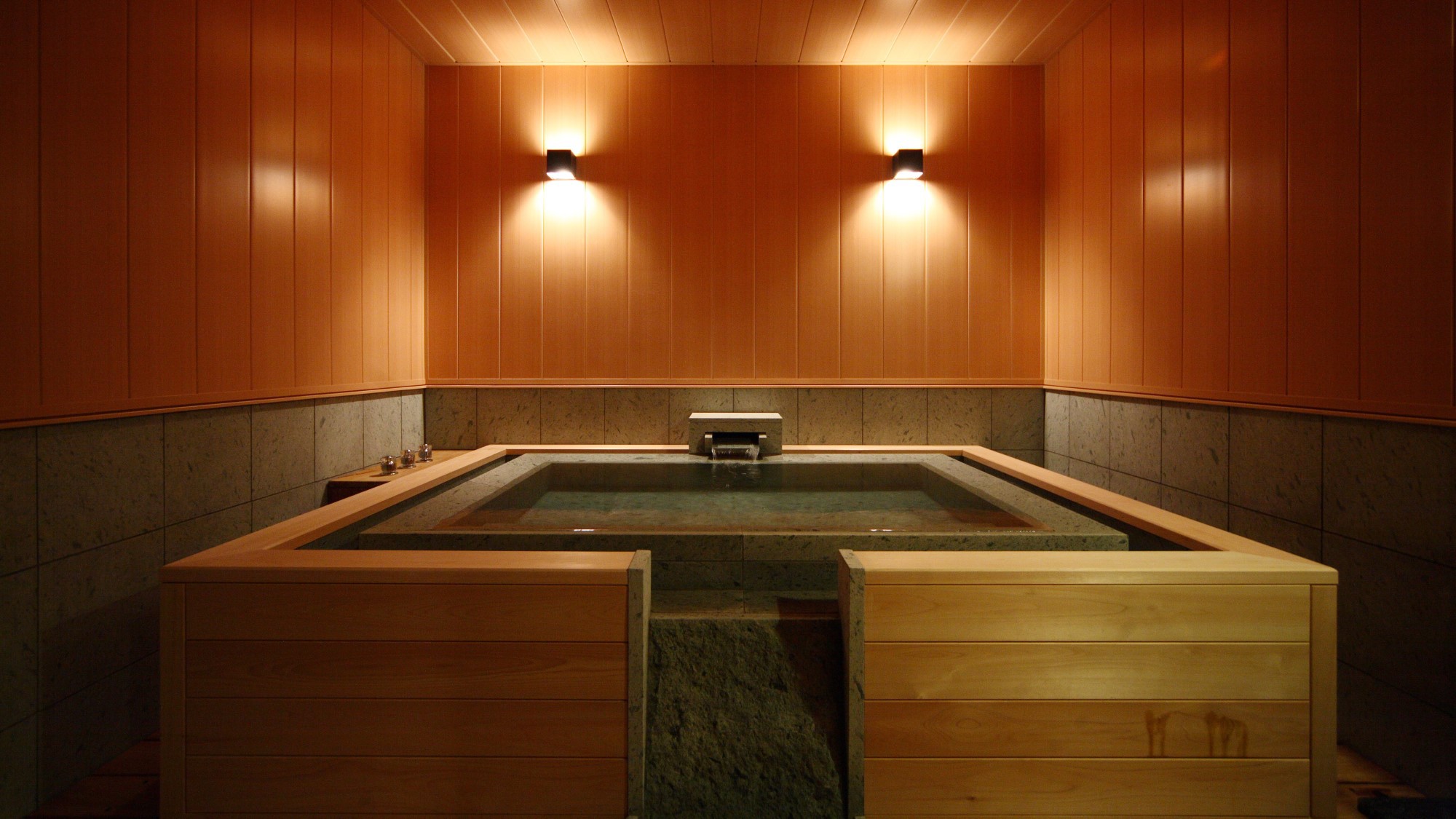☆スパ・スイートルーム「菊万葉」　フラットタイプの客室内家族風呂イメージ