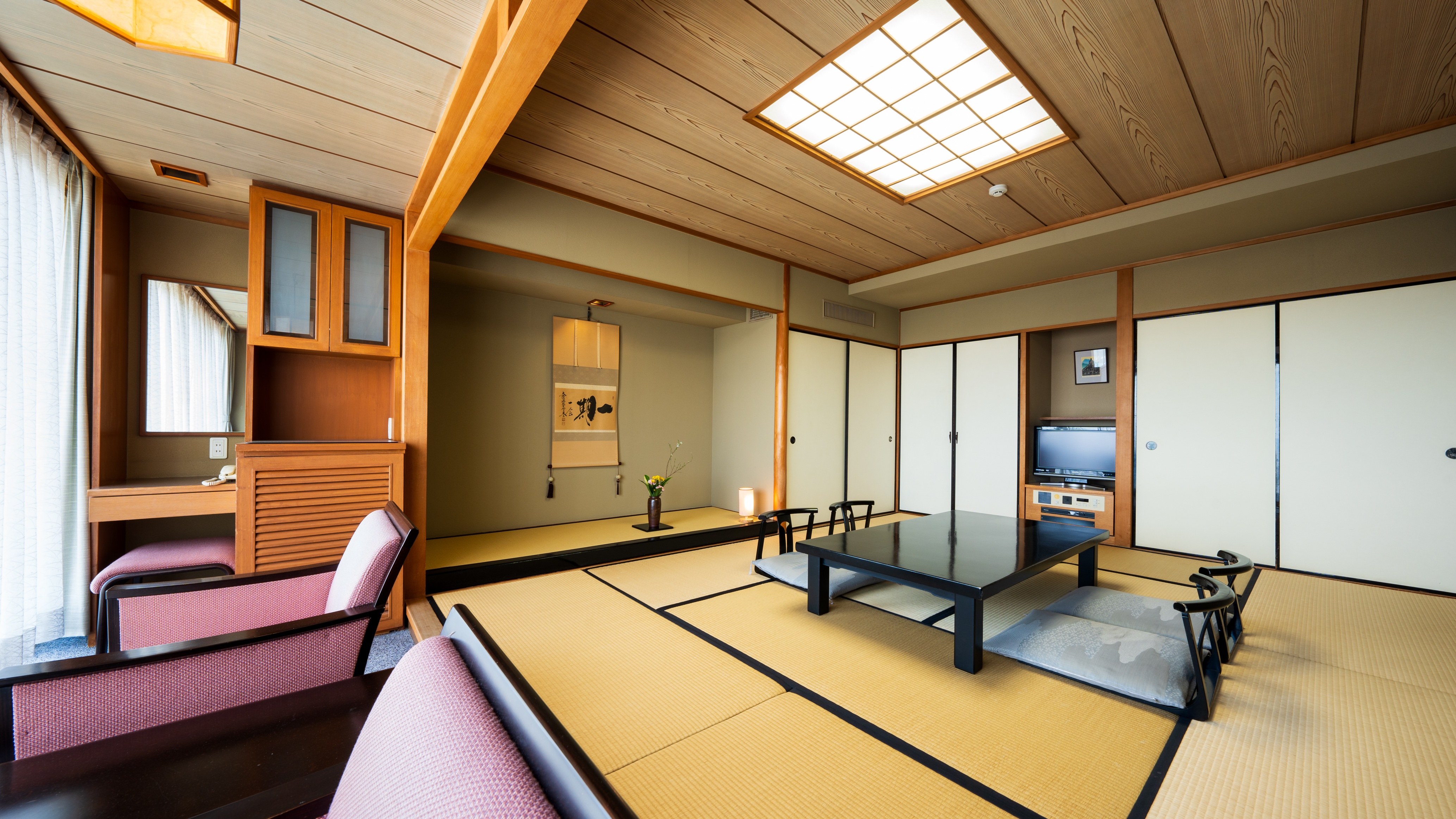 本館 ／上層階　(和室10畳タイプ) 　客室一例