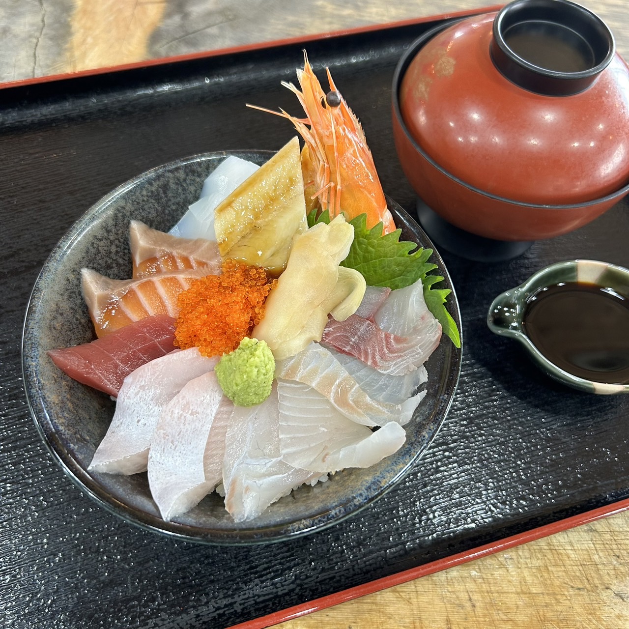 海鮮市場蒸し釜や【おまかせ海鮮丼】