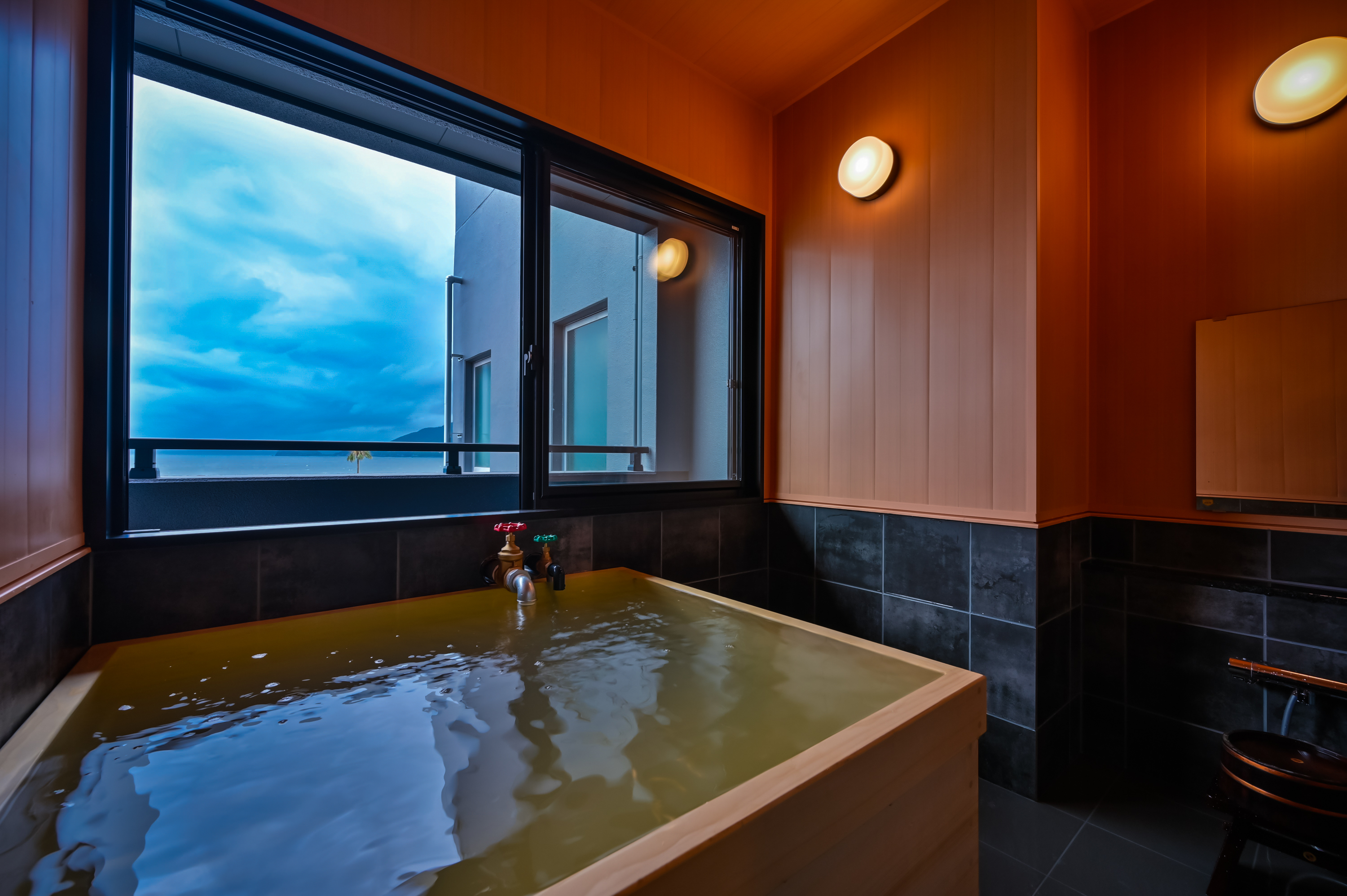 本館【客室温泉風呂】