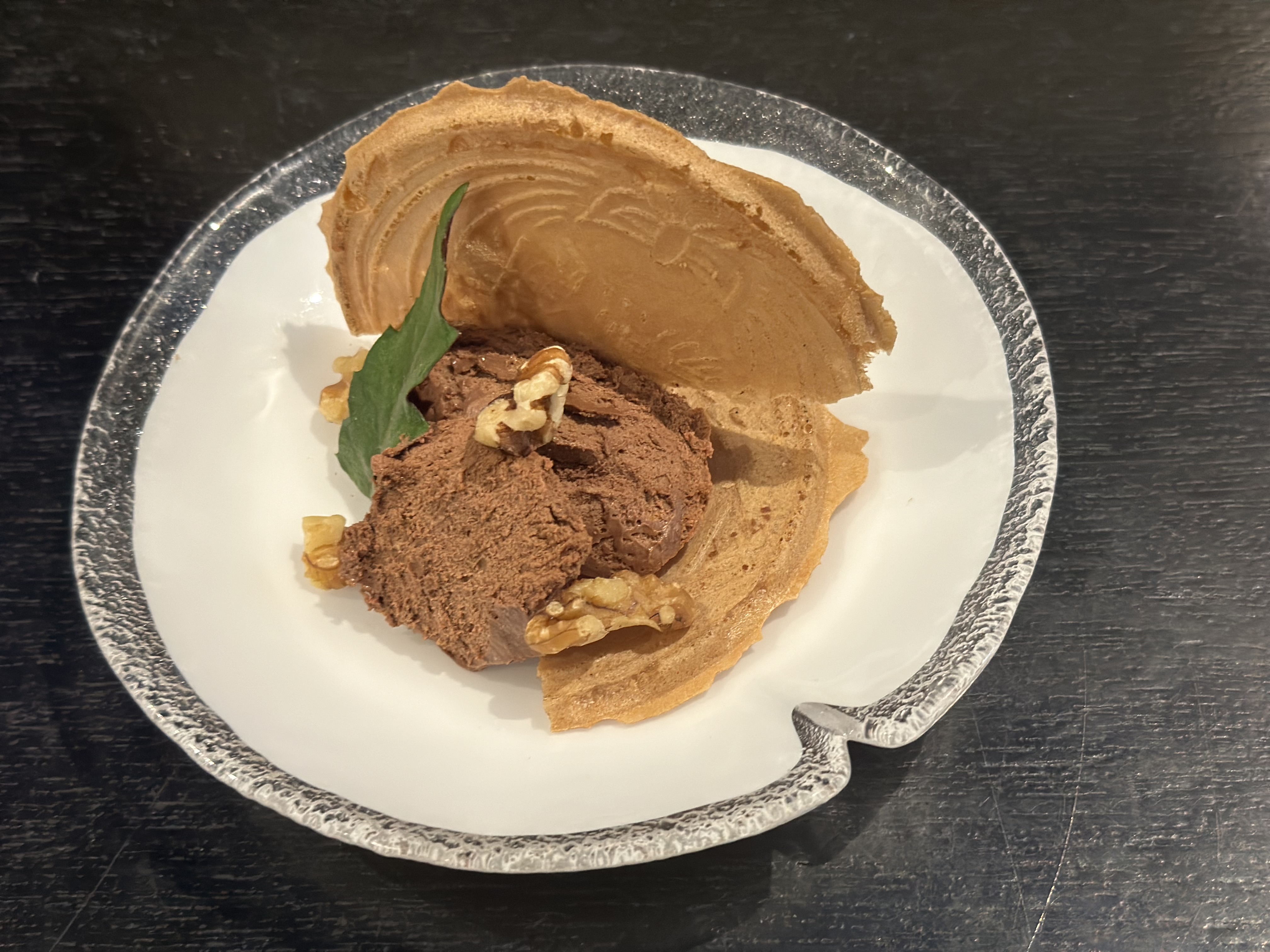 【本日のデザート】湯せんぺいとチョコのムース