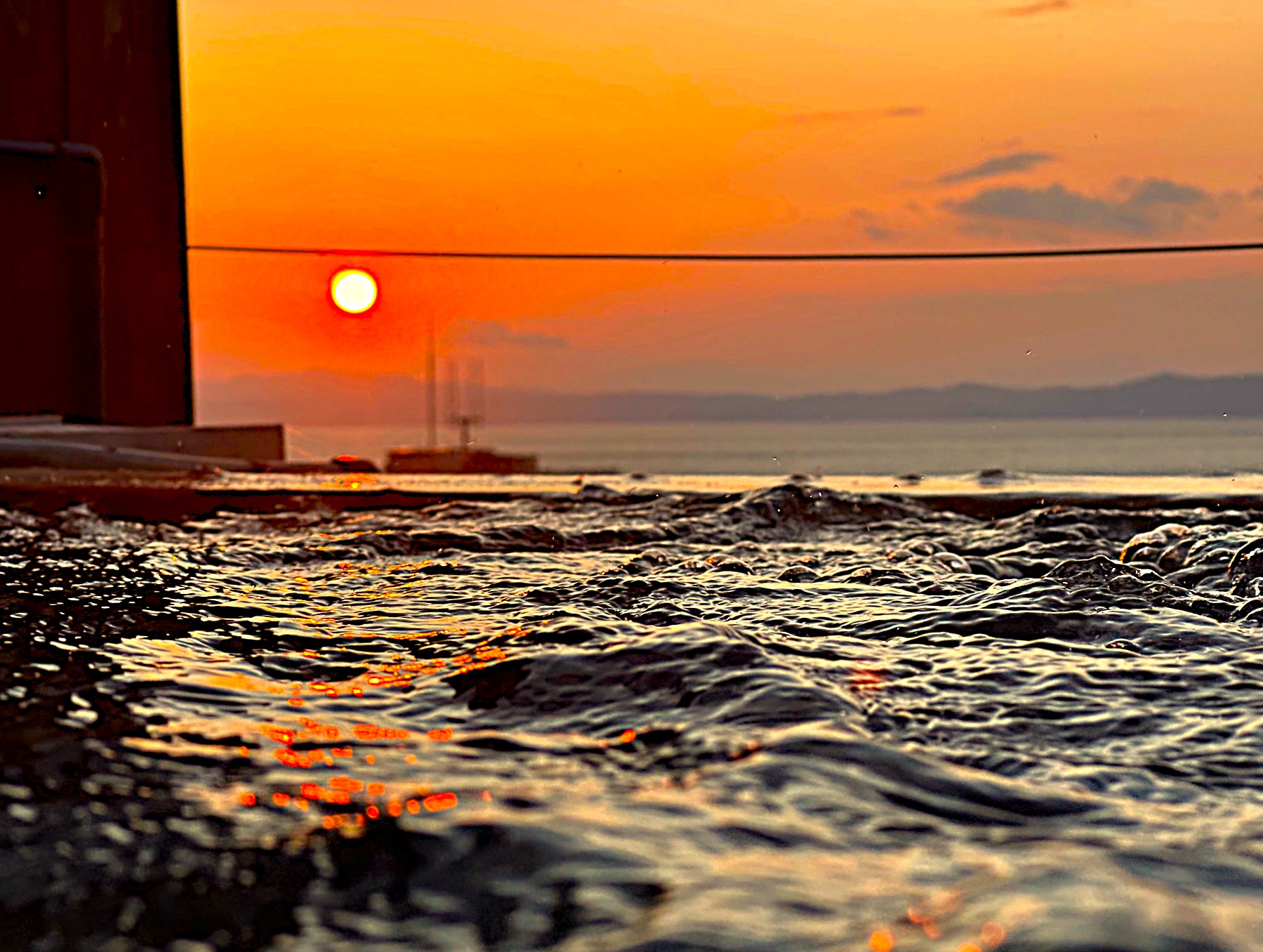 【屋上露天風呂からの夕日】