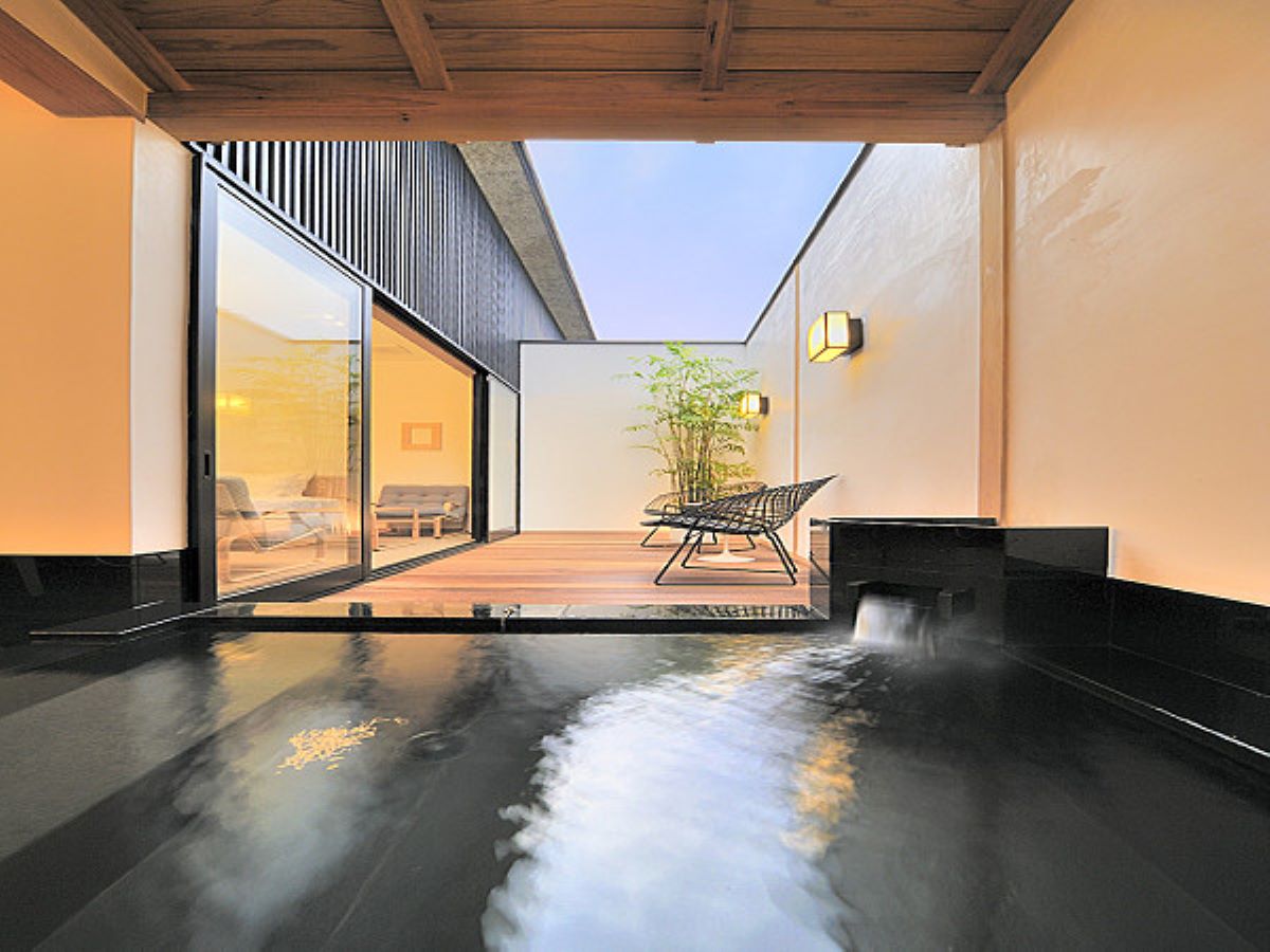 別館【半露天風呂】