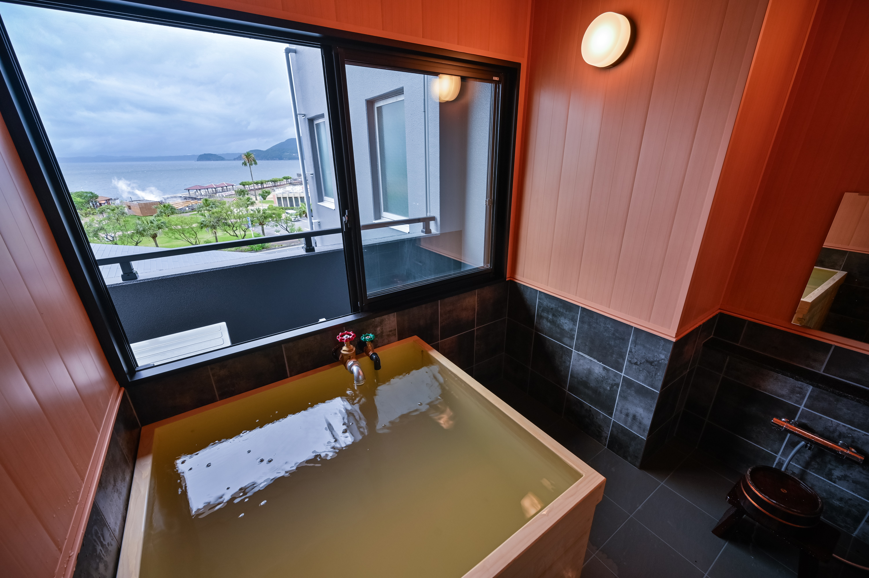 【客室温泉風呂】