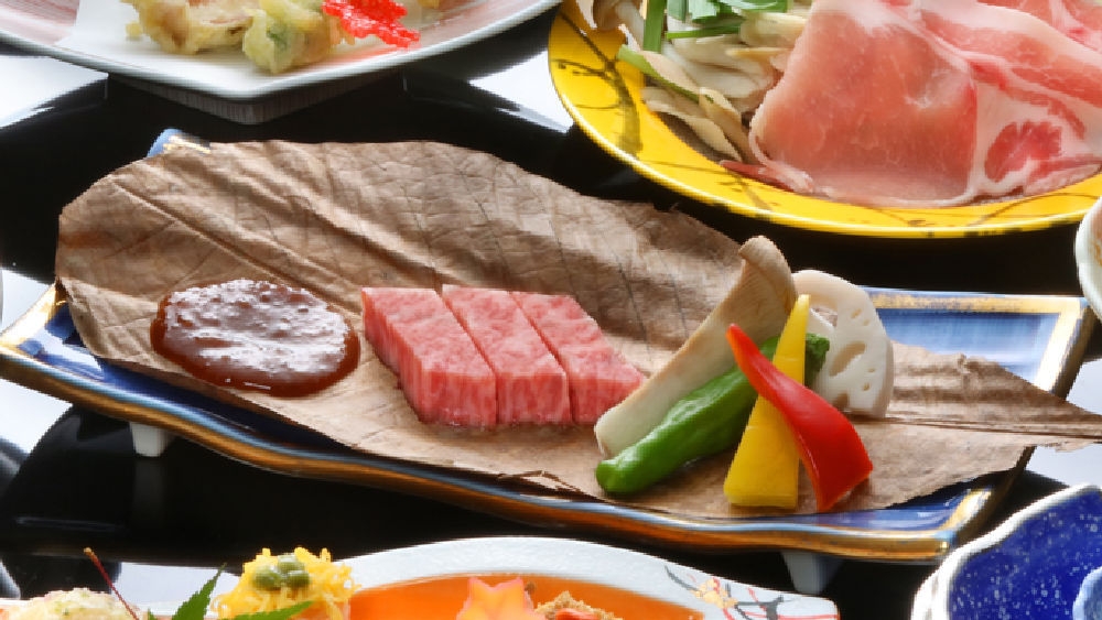 【当館人気ＮＯ.１】Ａ５ランク黒毛和牛＆うきはのブランド豚「耳納いっーとん」料理つき会席●までら会席