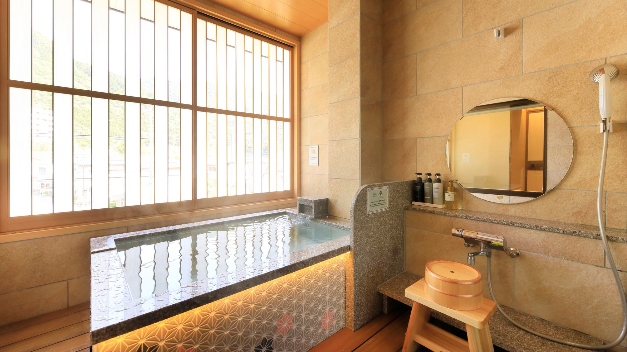 Suite<淡炭~AWASUMI~>和洋室ツイン60㎡+温泉露天風呂