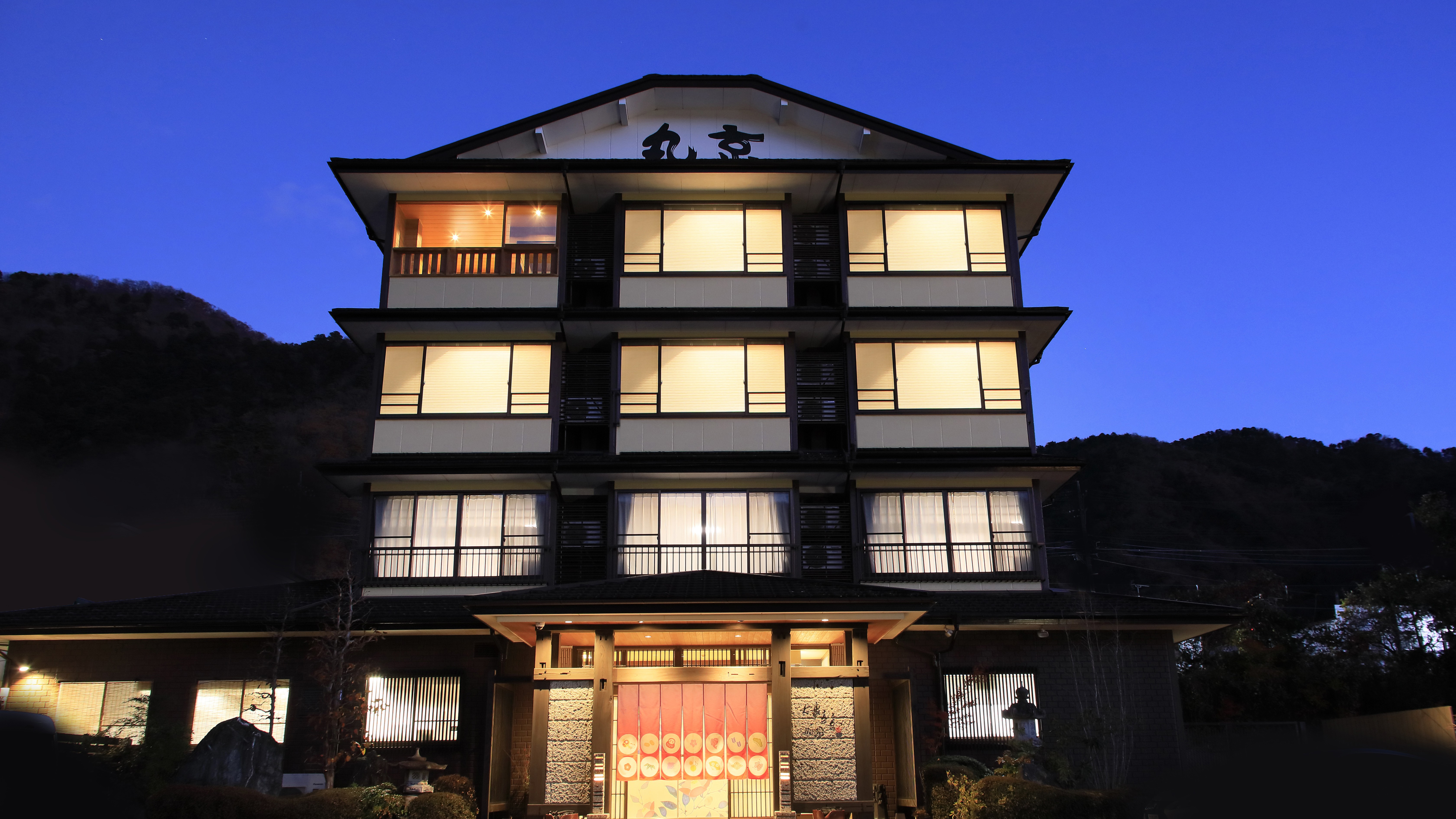 夜　外観