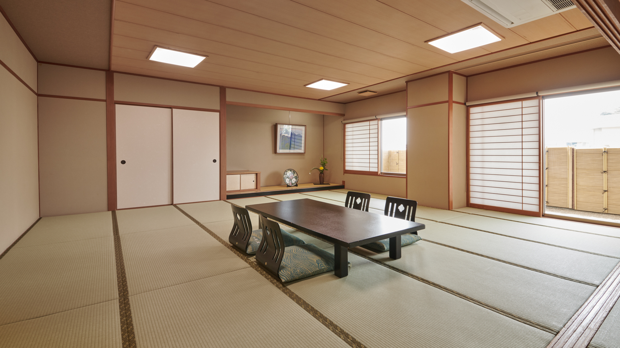 【街側大部屋和室18畳】