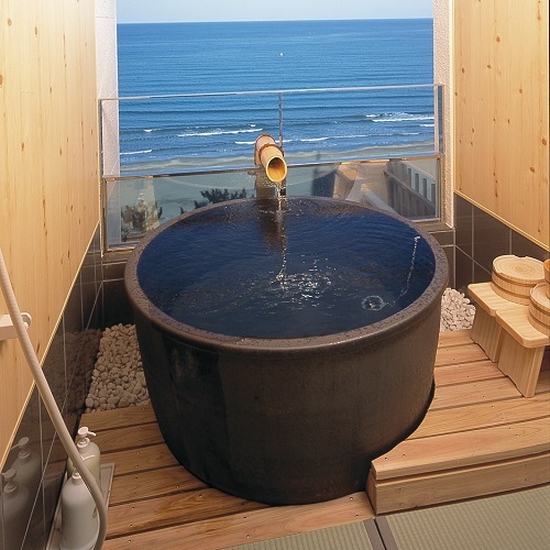 [Example of Japanese-style room with open-air bath] Example of Daimyo open-air bath, you can take a bath on tatami mats.