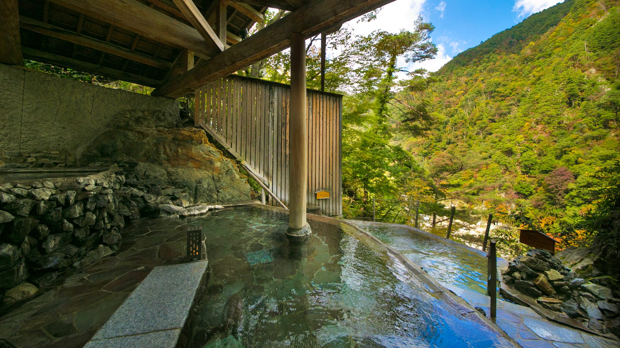 【四季舞台-たな田】四季折々の絶景を望む開放的な露天風呂