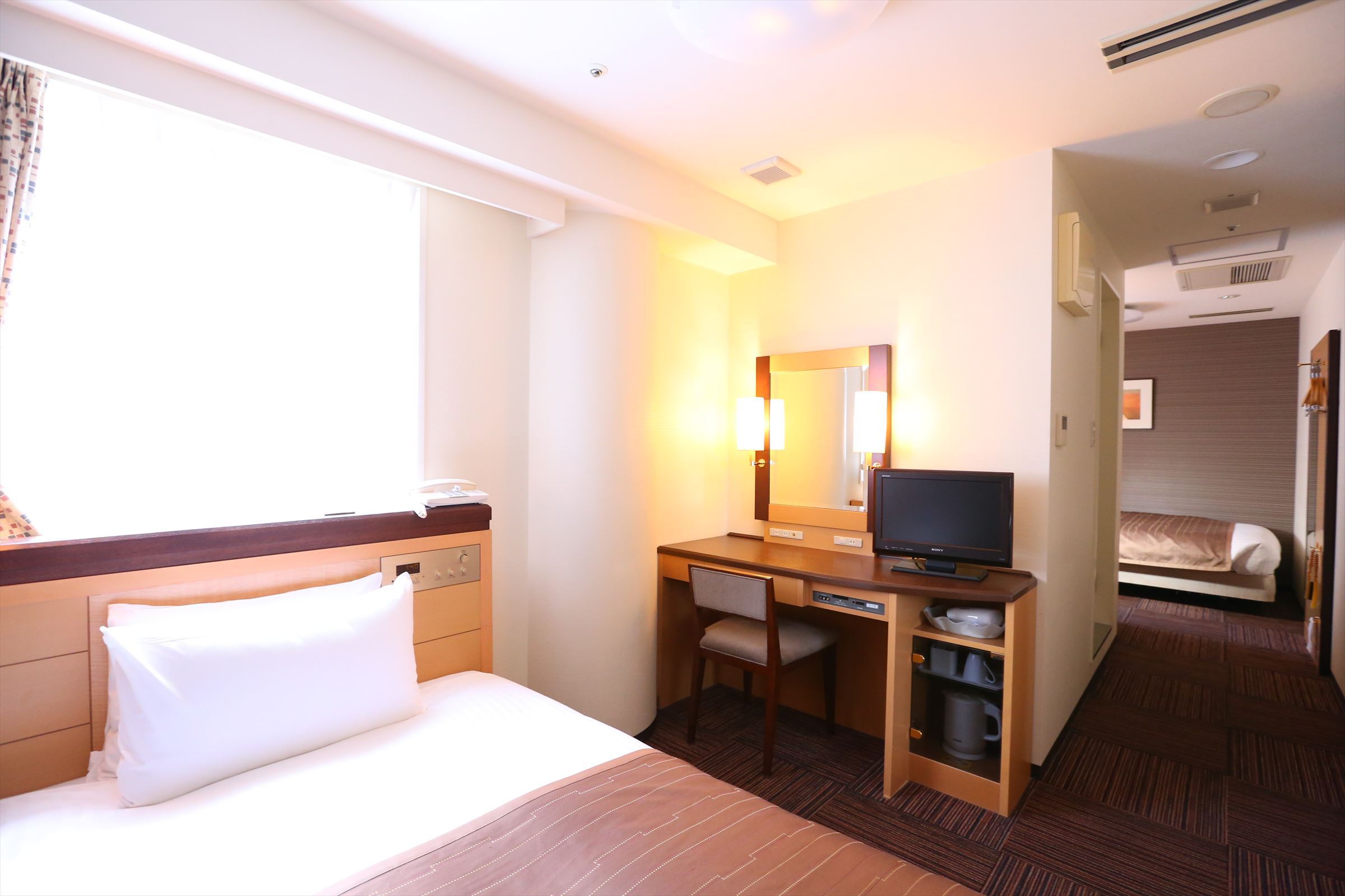 セパレートツインルーム　17平米　シモンズベッド採用