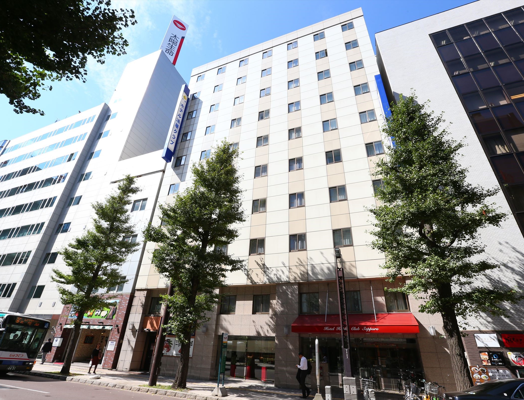 ホテル外観（昼）