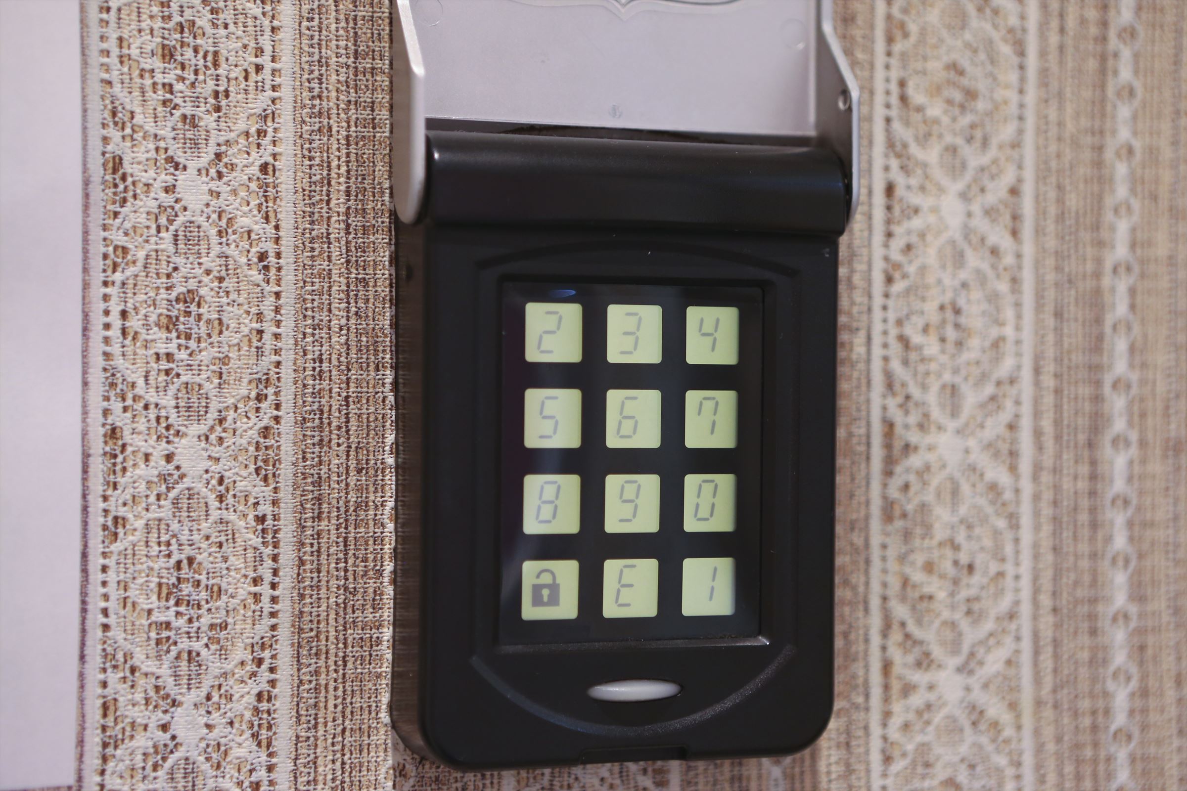 女性浴場セキュリティー（暗証番号ロックドア）