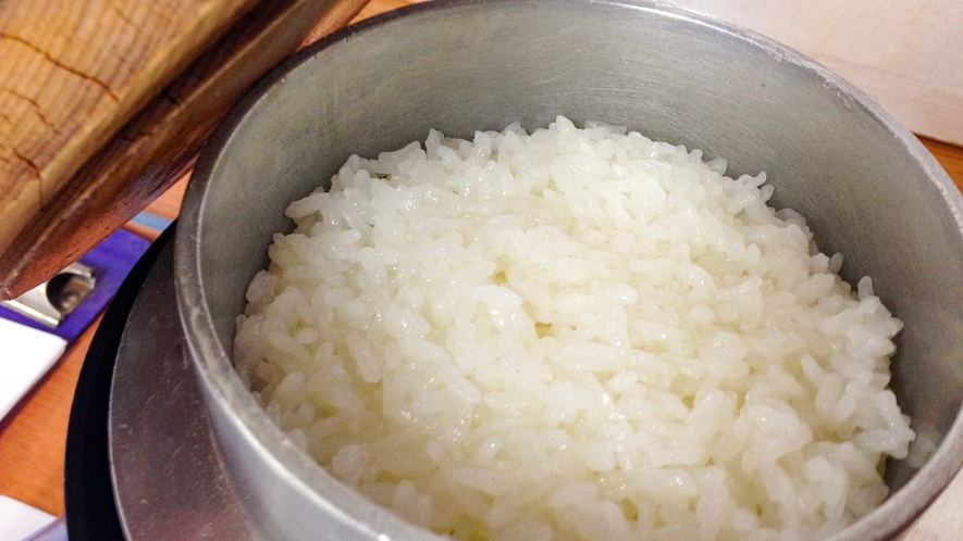 【朝食一例】釜で炊いた山香米を召し上がれ