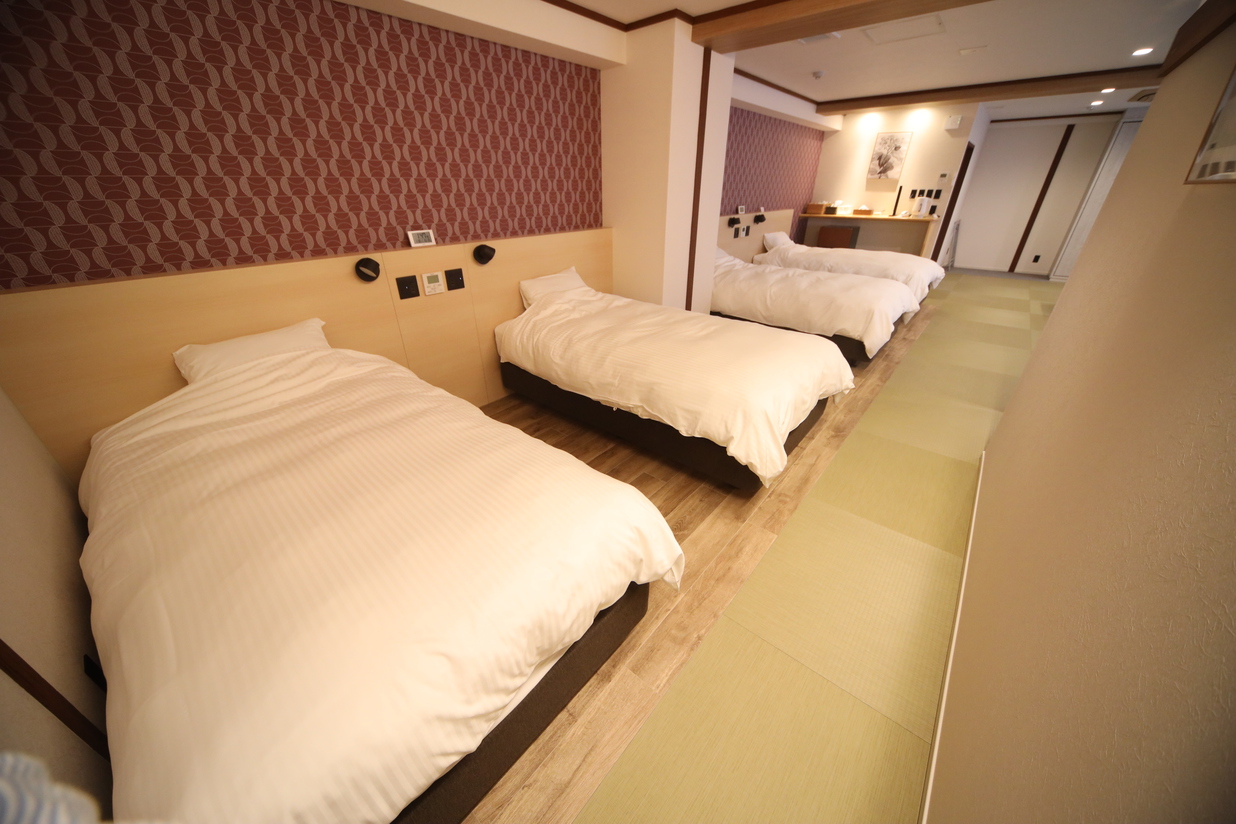 和洋室のベッド数は4台です。ツインベット×2セットです。